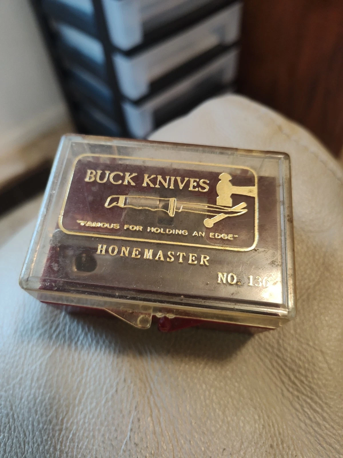 BUCK KNIVES HONEMASTER #136 With Case
