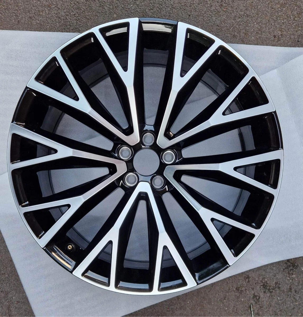 1 x Genuine Volvo XC60 22 Split Spoke Diamond Gloss Black Alloy Wheel 32327097