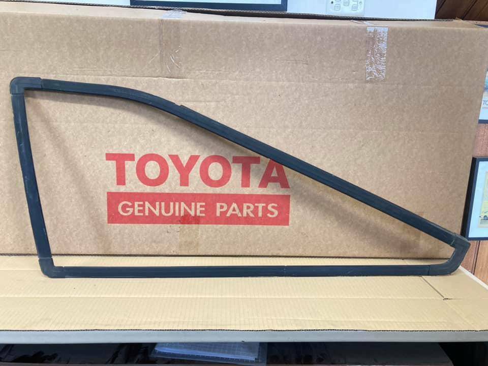 Toyota Sprinter AE86 Rear Window Trim Mouldings eBay
