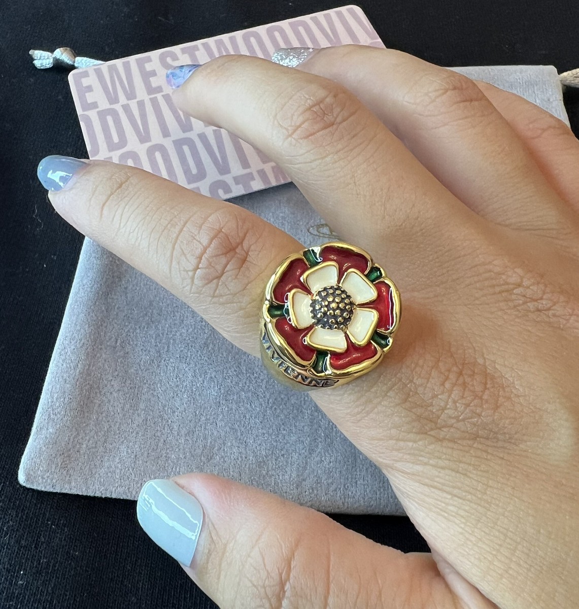 VIVIENNE WESTWOOD Nana Tudor Red Rose Flower Ring Gold Tone VIVIENNE WESTWOOD Nana Tudor Red Rose Flower Ring Gold Tone