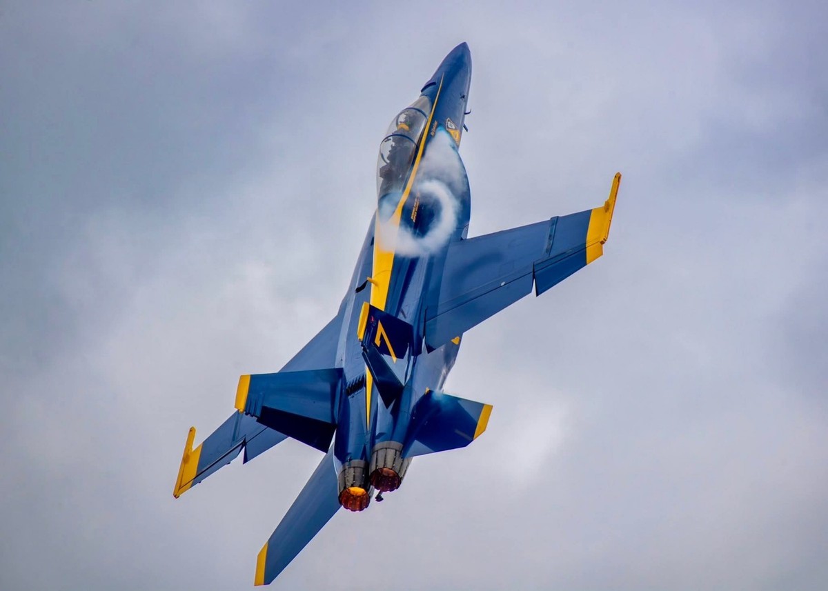 BRAND NEW HOBBY MASTER 1:72 scale F/A-18E SUPER HORNET, BLUE