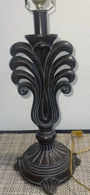 Lámpara de mesa vintage Berman neoclásica bronce hoja de acanto pátina de resina pesada - Imagen 1 de 4