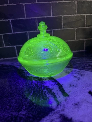 Rare Vintage Depression Green Uranium Glass Lidded Bowl 7 1/2" x 7 3/4"
