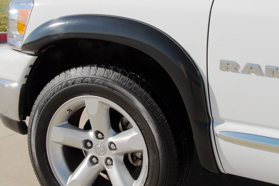 Juego de llamaradas de guardabarros estilo deportivo Lund SX203SA para 02-09 Ram 1500 Ram 2500 Ram 3500 Foto 4 de 4