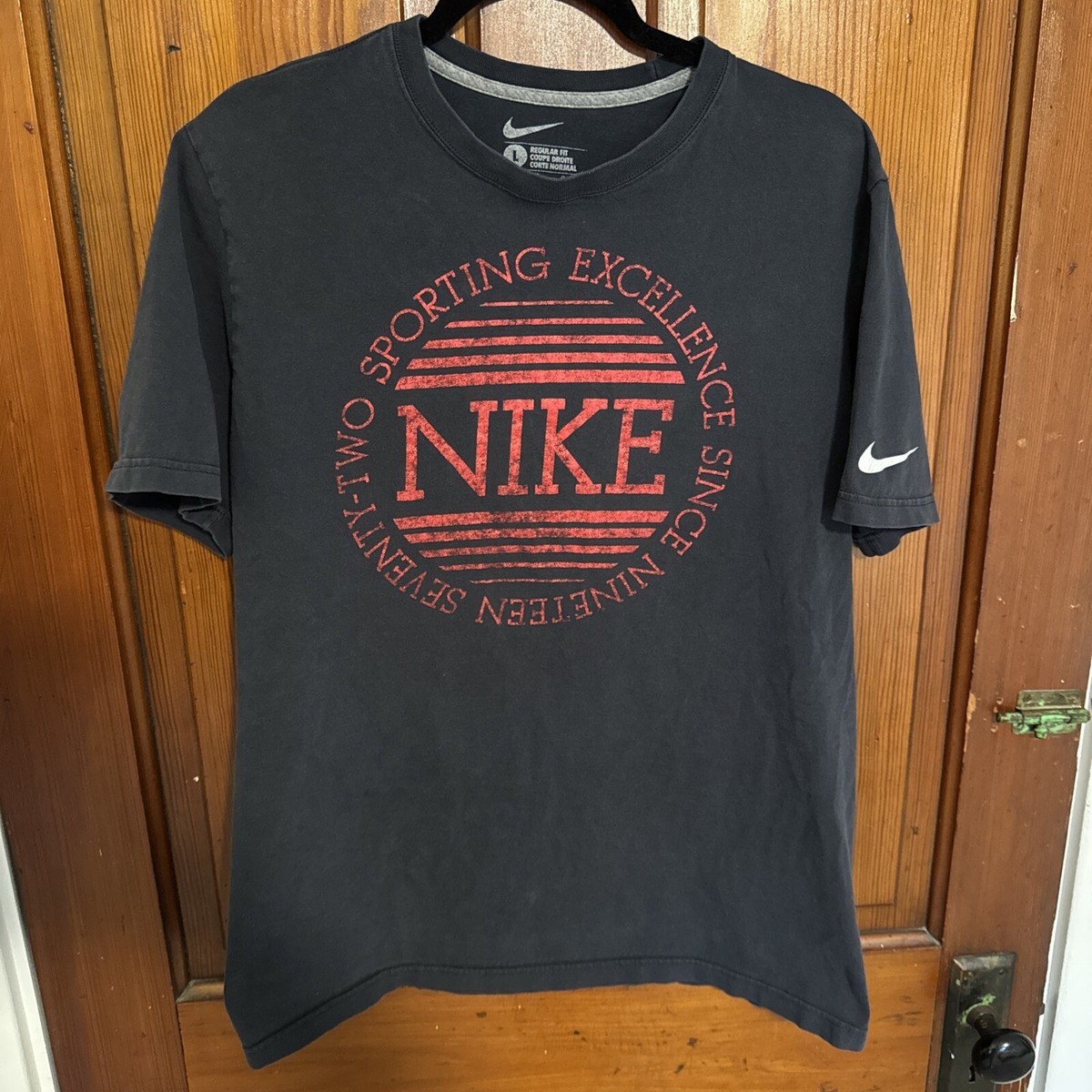Nike Men's Regular Fit Black Graphic Tee Large