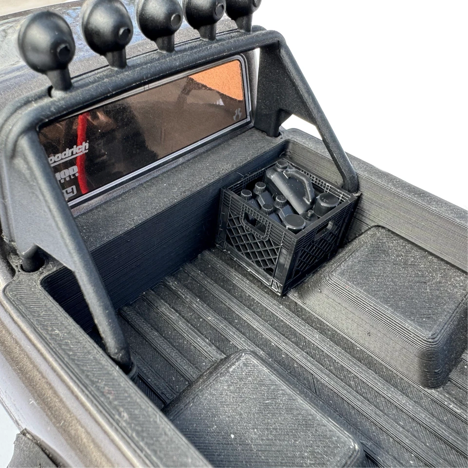 1/24 Scale Milk Crate with Oil Bottles and Spray Cans SCX 24 Furitek Crawler 4x4 - Image 4 of 4