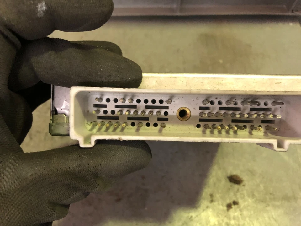 Modulo di Controllo Del Motore Ford Scorpio I ( Gae , Gge ) 2.0i 85GB-12A650-EA - Immagine 2 di 4