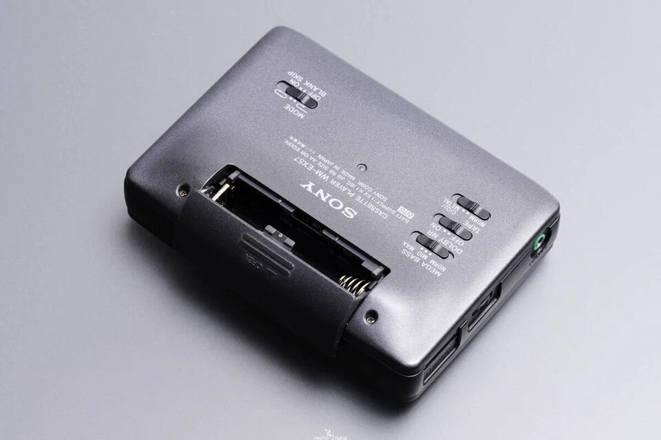 SONY Cassette Walkman MEGA BASS WM-EX57 Personal Cassette