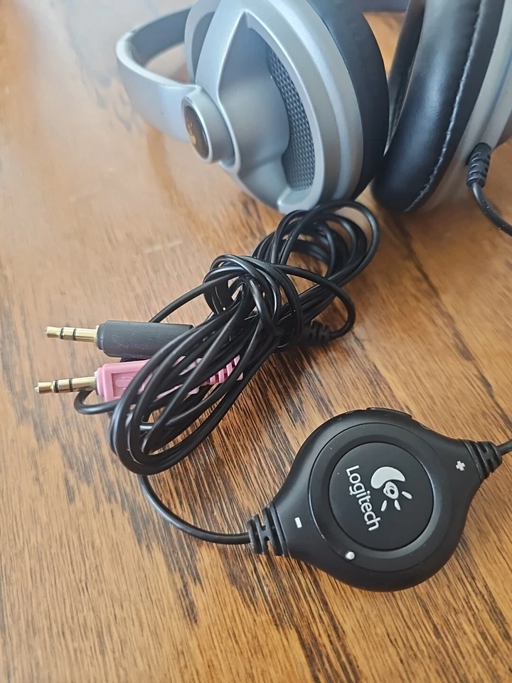 Nice Logitech Headset with Microphone & Gaming Wired With Jack Connectors - Image 3 of 4