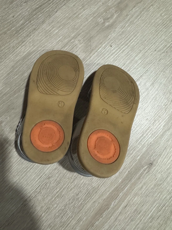 Liv and Luca Toddler Silver Sandals Size 8 Holiday Shoes Euc Girls Dressy - Image 2 of 3