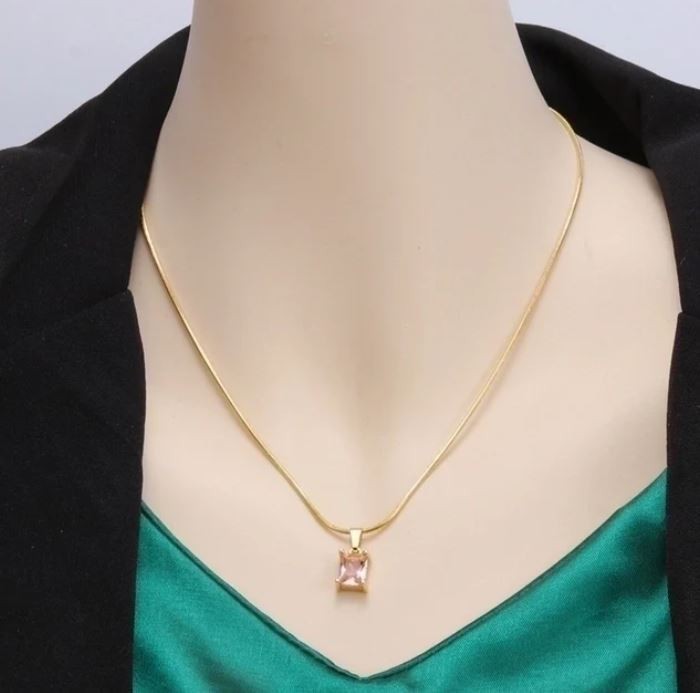 Collier zircone rose rectangle en acier un cadeau romantique pour femme