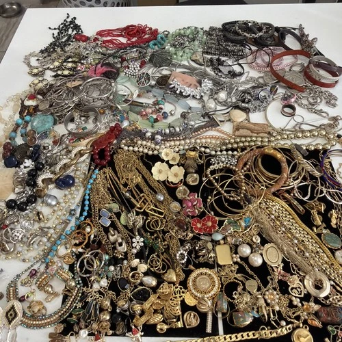 +10 LB LOT Of Used Costume Jewelry Vintage to Modern Wearable +100 Pieces