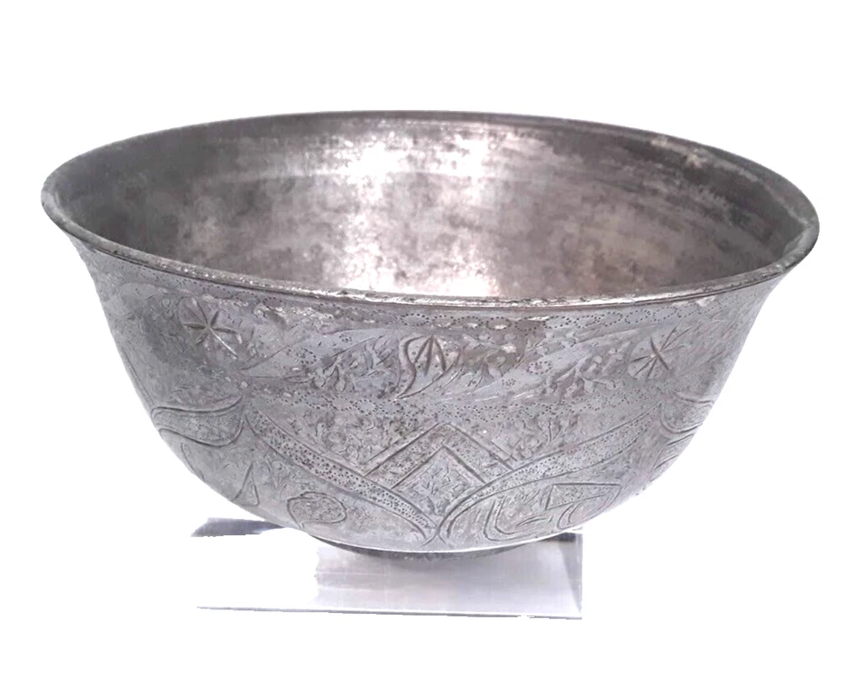 早期伊斯兰银铜碗带大量雕刻设计 — 第 4/4 张图片