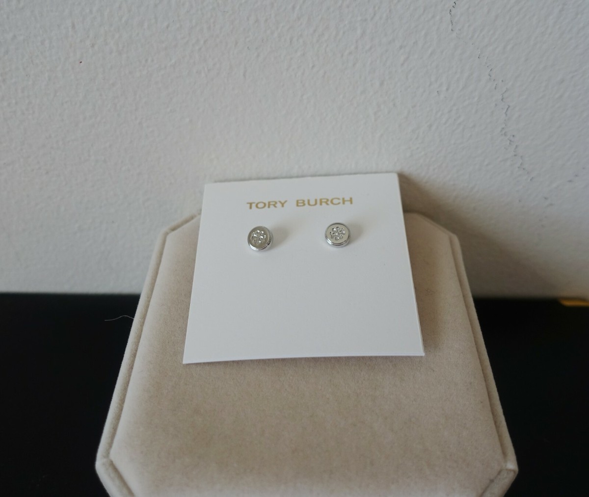 【関税込】Tory Burch Logo ロゴ Enamel Stud Earrings レッド Tory Burch Small Logo Stud Earrings in Silver color. New | eBay