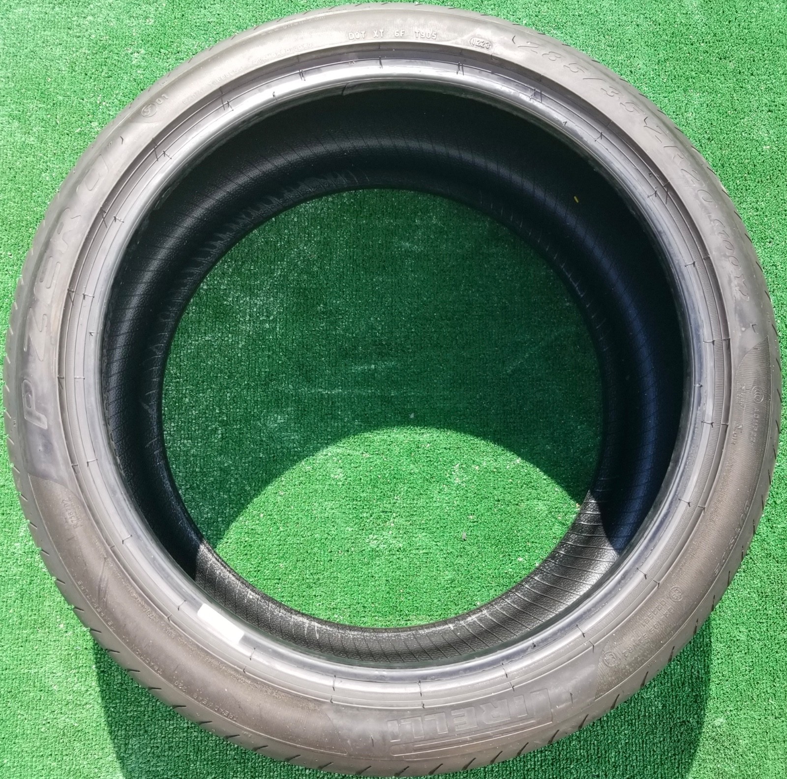 285/35R20 Pirelli P Zero Tire 285/35ZR20 285/35ZR-20 100Y F01 Ferrari 95% Tread