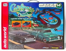 Auto World California Cruising Pacific Coast Highway HO Slot Car Race Set SRS331