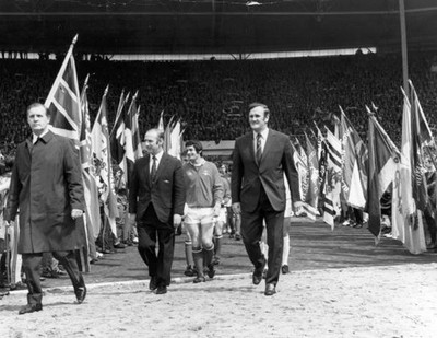 Football team managers Bertie Mee Don Revie leading their teams Ar- Old Photo