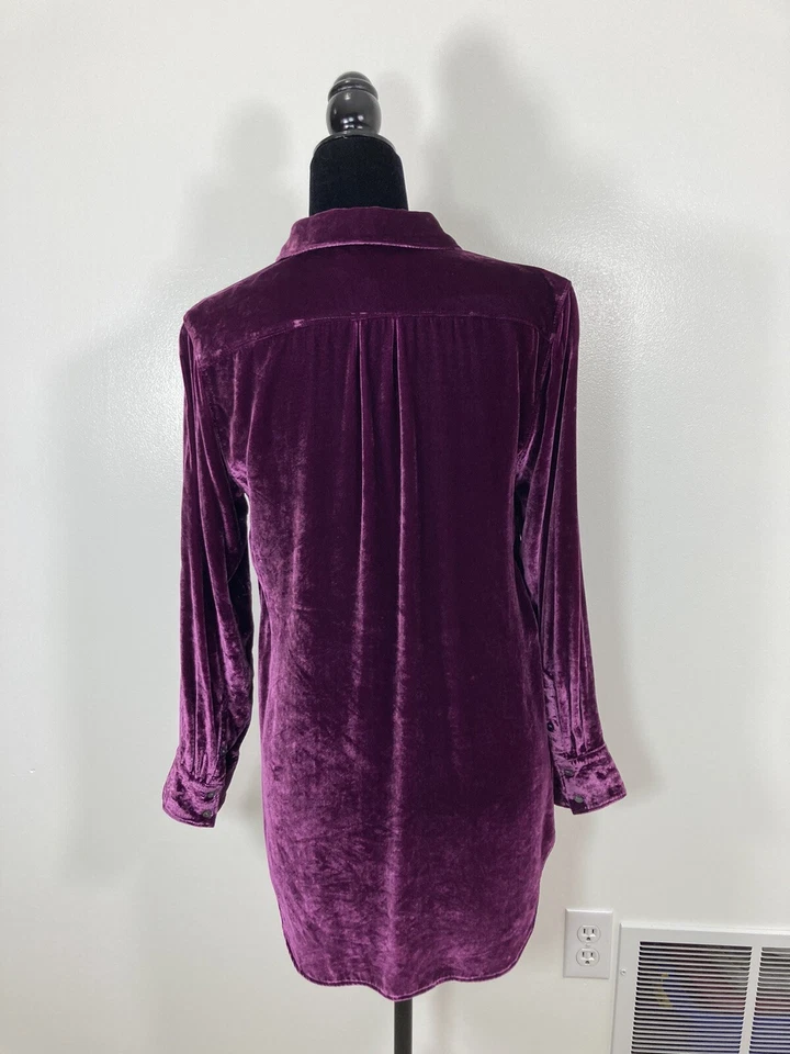 Camisa para mujer Tommy Bahama púrpura aterciopelada mezcla de seda manga larga abotonada talla S/P Foto 4 de 4