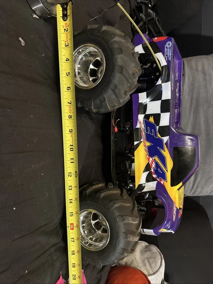 Monster Truck Thunder Tiger EK4 S2 Nitro 1/8: 4x4 RC Truck usado como está Foto 3 de 4