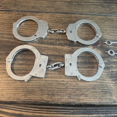 VINTAGE AMERICAN MUNITIONS & PEERLESS HANDCUFFS W/ Keys