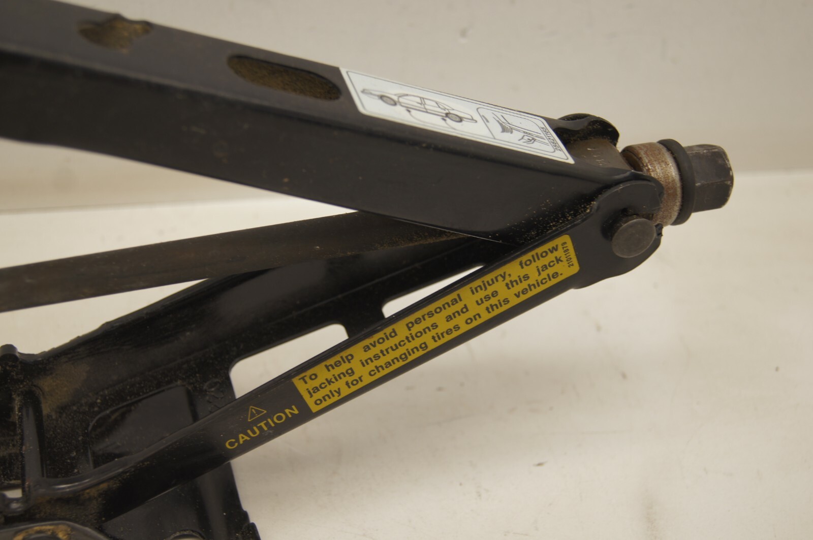 96 97 98 99 Pontiac Boneville Jack / Part Number 25621165  