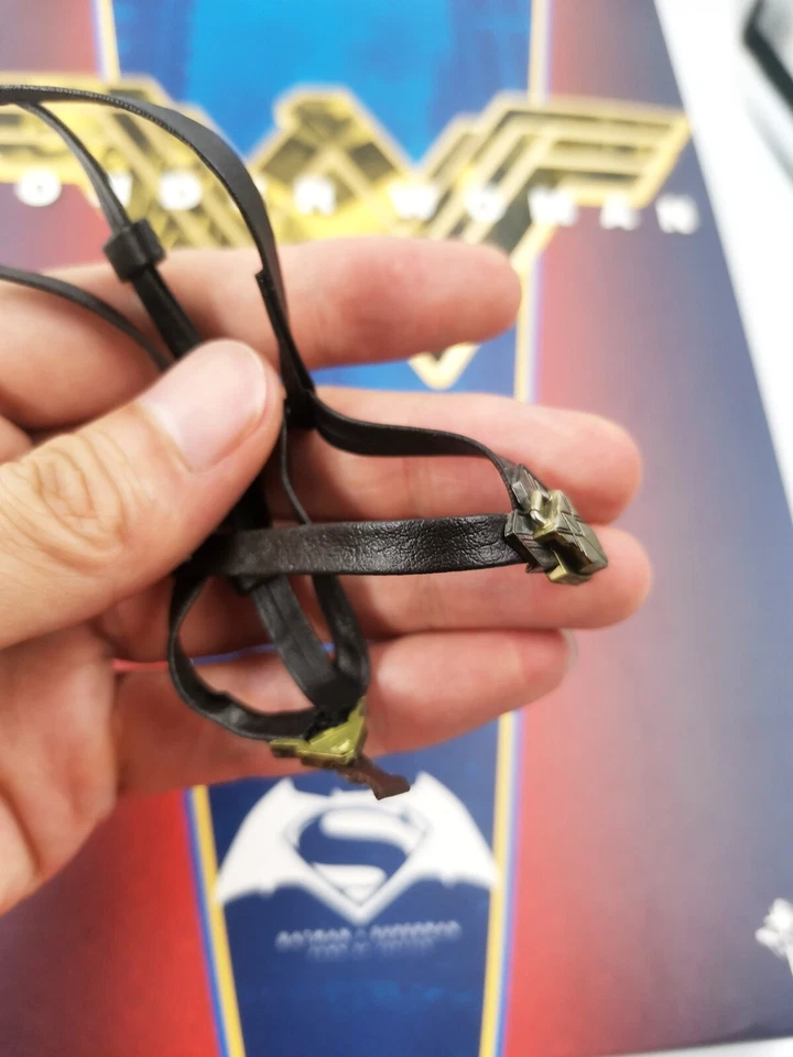 Hot Toys 1/6 Wonder Woman Strap Batman v Superman:Dawn Of Justice MMS359 Figure - Image 3 of 3