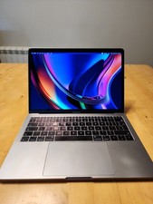 Apple MacBook Pro 13-inch 2017 Space Gray - 8GB / 128GB SSD + dbrand Obsidian