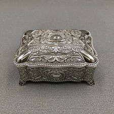 China Exquisite Antique Art Craft Tabletop Decoration Tibetan Silver Jewelry Box