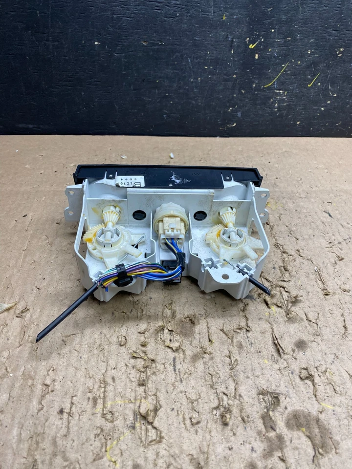 Painel de controle climático aquecedor A/C Mazda MPV 2000 a 2005 T8571 DG - Imagem 4 de 4