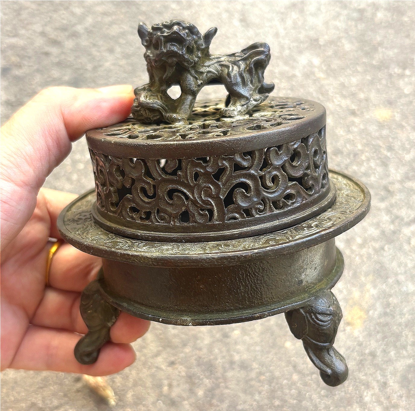 Chinese Collect Old Ancient bronze Exquisite Lion Incense Burner