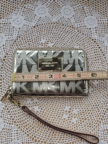 Michael Kors Gold Patent Leather Zip Around Wallet Wristlet Signature - Picture 9 of 10