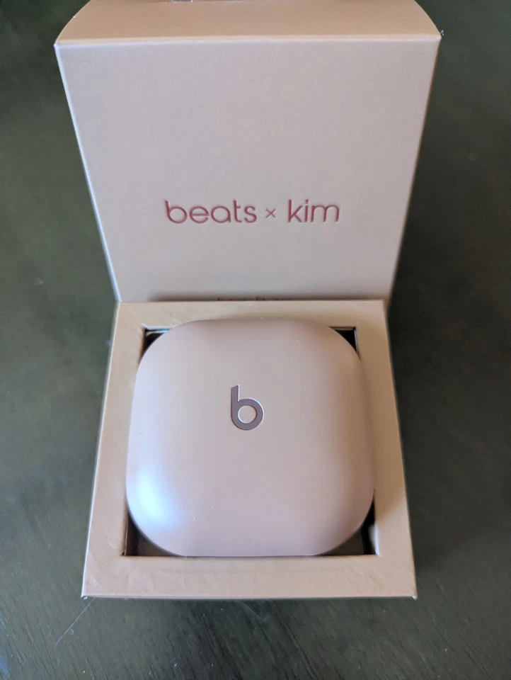 Beats Fit Pro x Kim Edition – Duna (marrom médio) levemente usado - Imagem 3 de 4