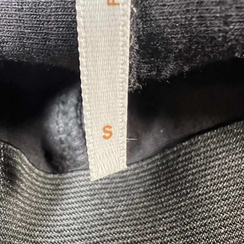 Pantalones Free People para mujer pequeños de terciopelo negro plisados acampanados acanalados Foto 4 de 4