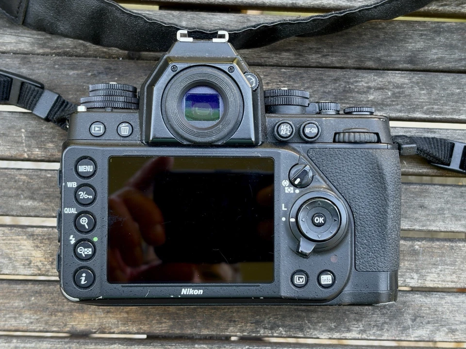 Nikon Df DSLR-Kamera Body Schwarz - guter Zustand - technisch einwandfrei - Bild 3 von 4