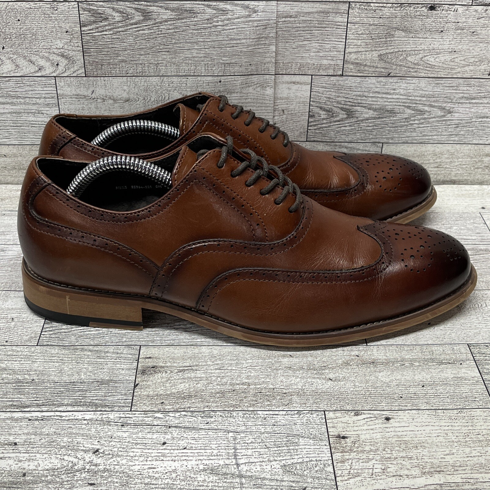 SAOLA Stacy Adams Dunbar Cognac Wingtip Oxford 25064 221 Uomo Taglia 8M