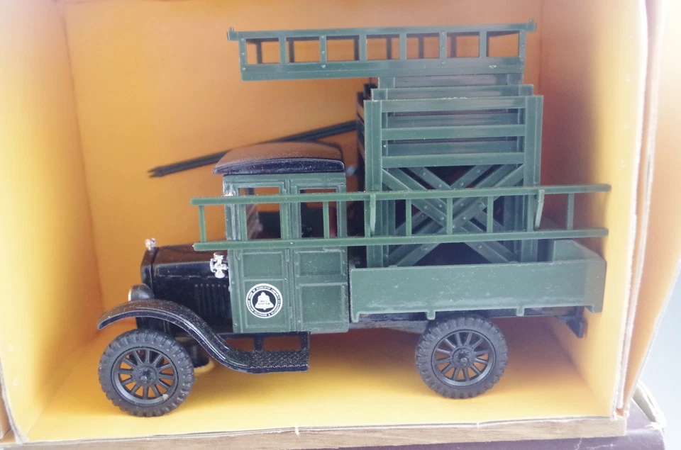 YORKSHIRE YORKSHIRE 1927 MODEL TT FORD CHERRY PICKER TRUCK MIB 1/25 SCALE - Image 2 of 3