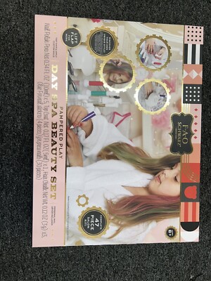 FAO SCHWARZ 47 Piece Salon Kit Pampered Play Day Spa Beauty Toy Girls Gift Set
