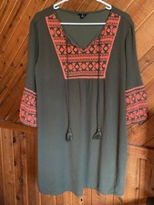 Ana Boho Dress. Size Medium.  Green With Pink Embroidery