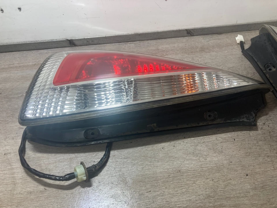 PAR DE LANTERNAS TRASEIRAS TRASEIRAS LATERAIS PARA PASSAGEIROS E MOTORISTAS 2008 MAZDA 5 - Imagem 3 de 4