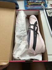 Onitsuka Tiger Pink Black Buckle Flats Scalloped Trim Closed Toe Women's US 8.5