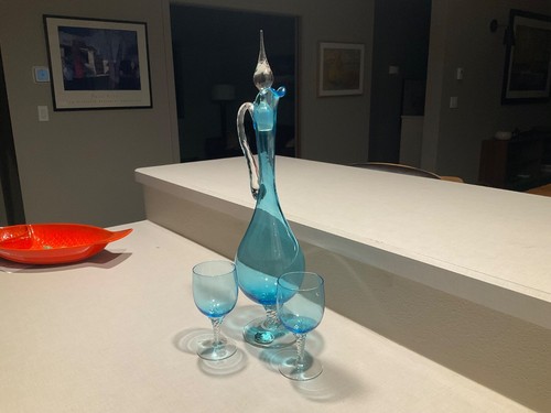 Vintage Rossini Empoli Italy blue Blown Glass Pitcher w/ 2 Glasses Twist Base