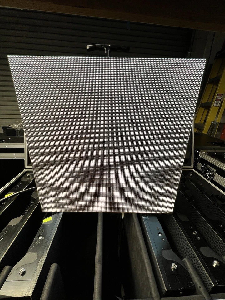 3.91mm Indoor LED Video Wall Tile - 500mm X 500mm Panel NOVASTAR LOT OF 120 PC - Image 4 of 4