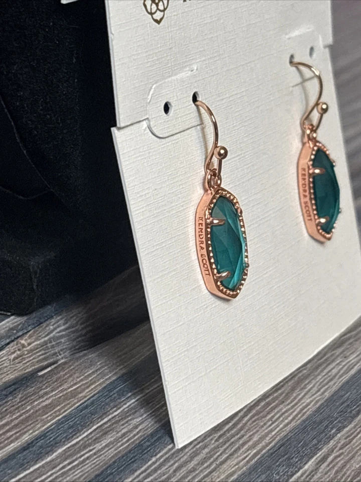 Pendientes Kendra Scott colgantes oro rosa con piedra verde nuevos con bolsa antipolvo Foto 3 de 4