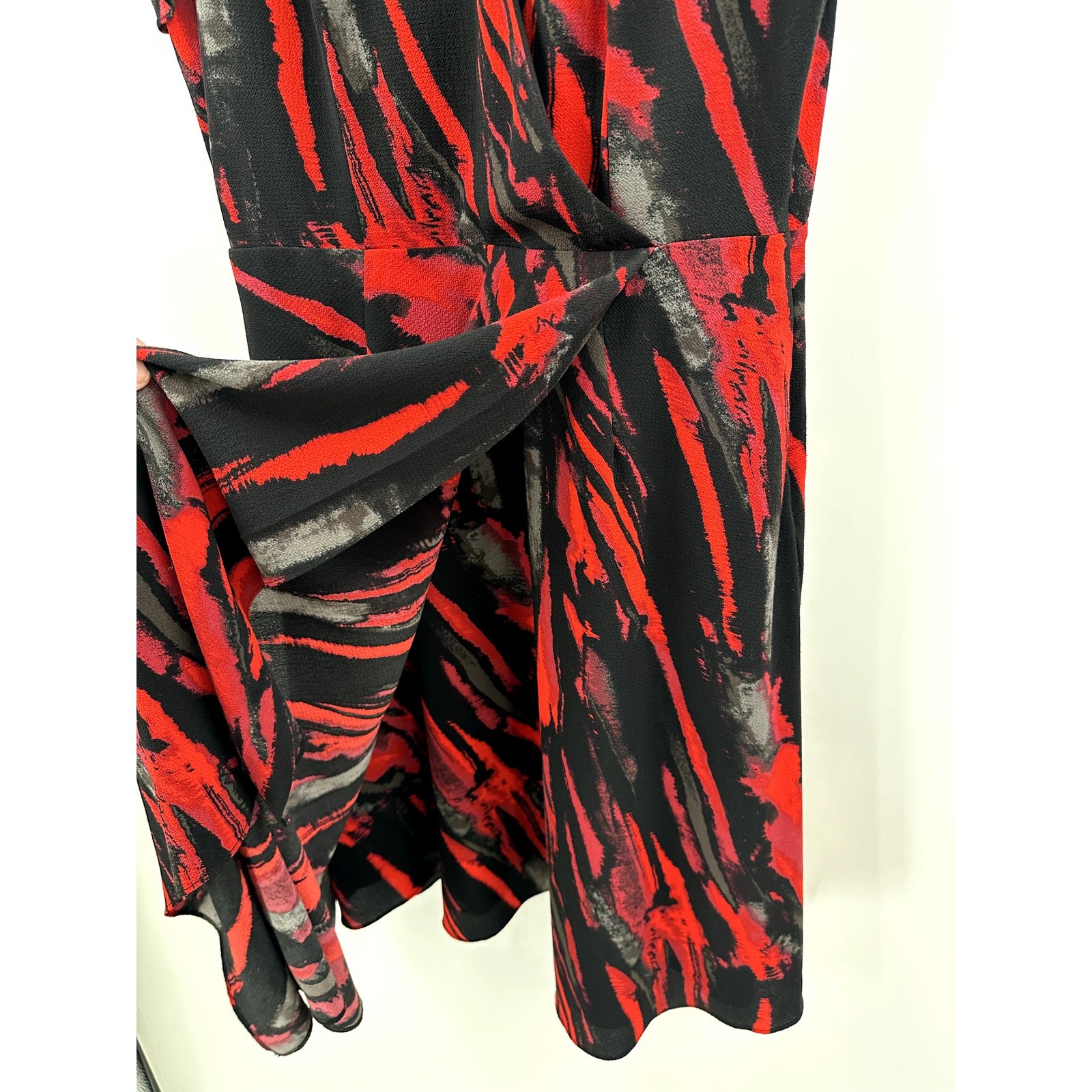 Halston Multicolor Printed V Neck Split Flutter S… - image 5