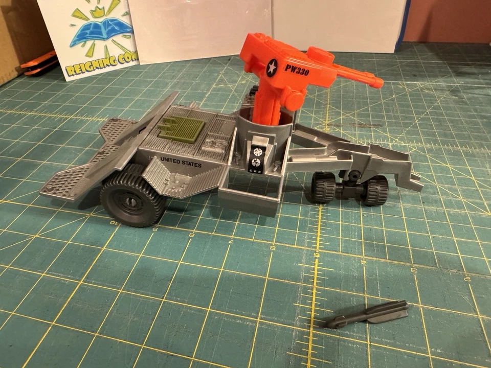 Vehículo de recuperación de colección GI Joe 1987 Road Toad con misil Hasbro Foto 3 de 4