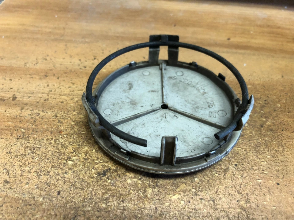 Mercedes-Benz Products : 1990, 1991, 1992 - 2020, 2 7/8-inch, Chrome & Silver - Imagem 4 de 4