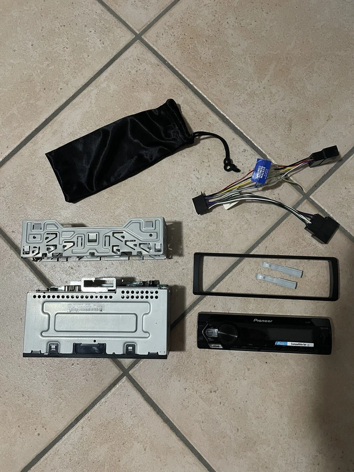 Pioneer MVH-S120UI - Immagine 2 di 4