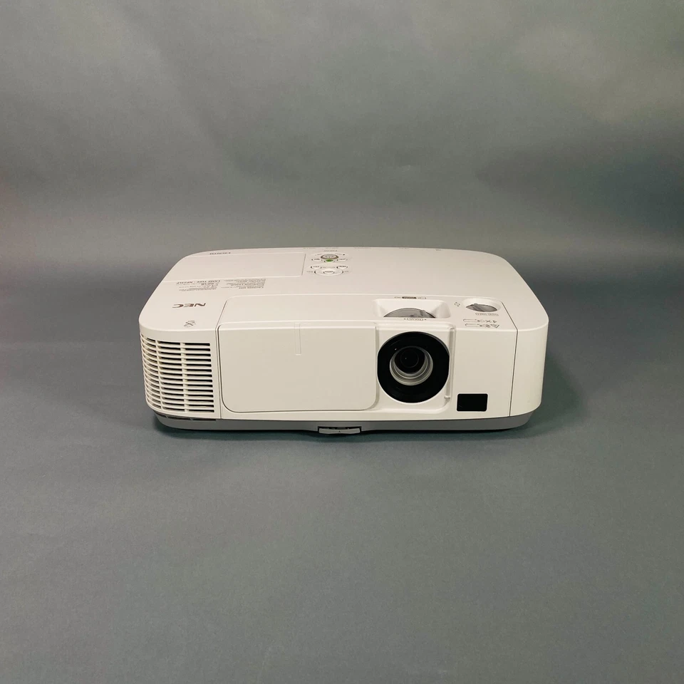 4000 Lumens 3LCD Projector WXGA HD HDMI - Less Than 500 Lamp Hours Used w/Bundle - Image 2 of 4