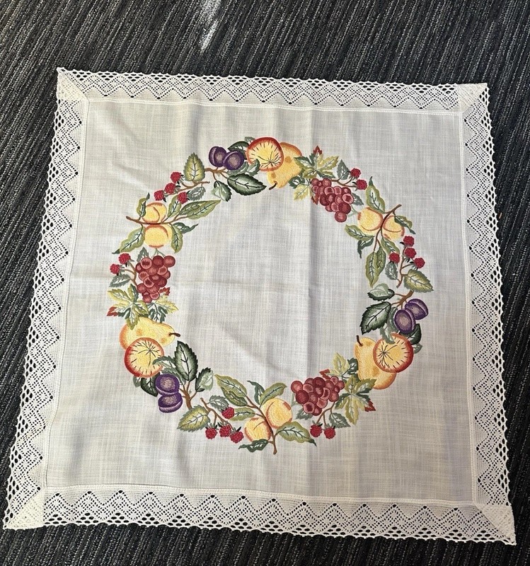 Embroidered Table Doily Handimex Echte Handerbait 24 In Fruit Crochet Edge NWOT
