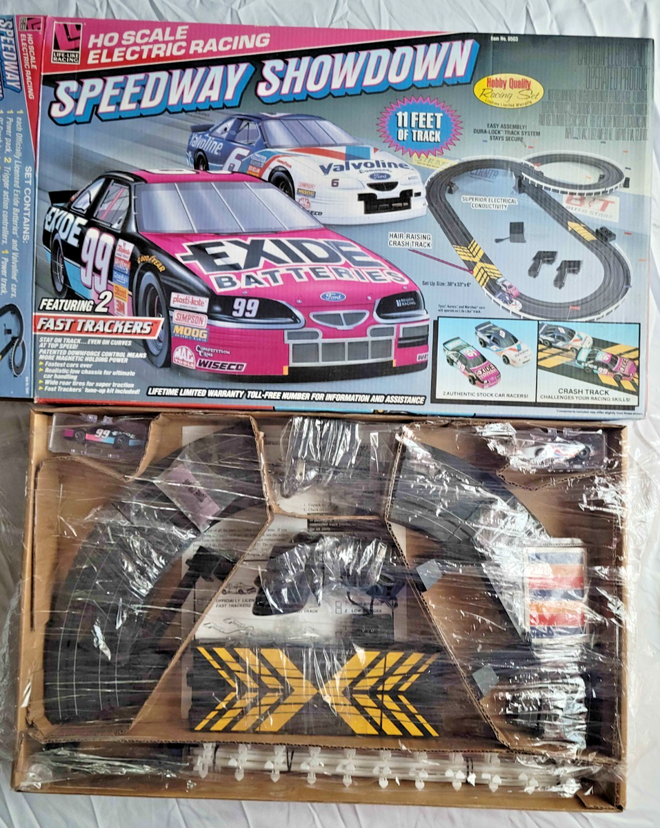 Vtg Life-Like HO Scale Speedway Showdown NASCAR Slot Car Set